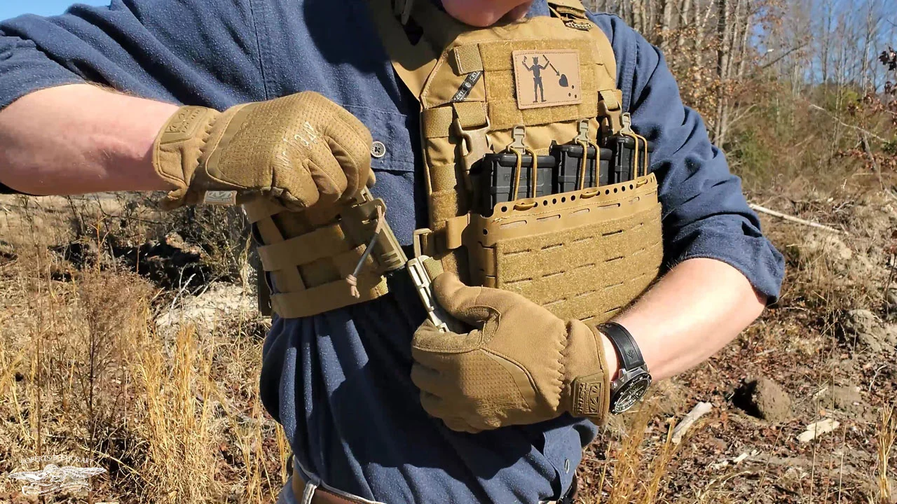 Setup of my Crye JPC 2.0 plate carrier while wearing Mechanix Tactical Fast Fit coyote brown gloves